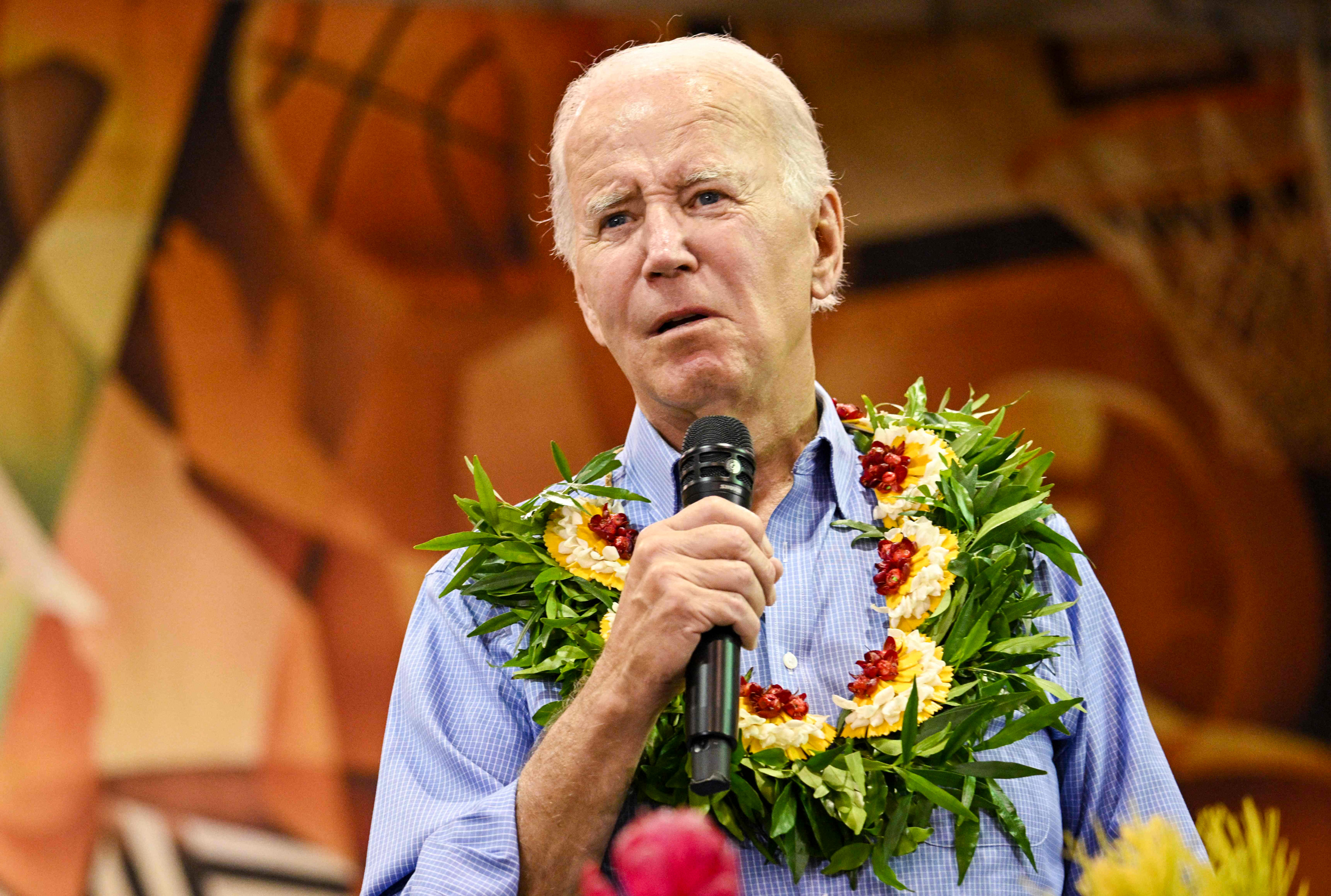 Conservative pundits falsely claim Biden slept during Maui fire memorial